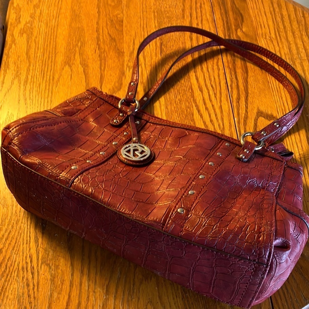 Relic by Fossil Maroon crocodile embossed look shoulder bag with double handles.
